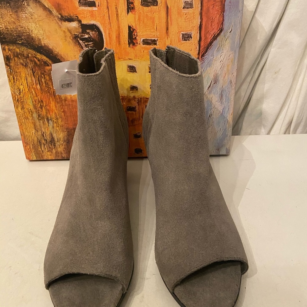 Bella Vita gray suede peep toe ankle boots various sizes NWT - Picture 2 of 8